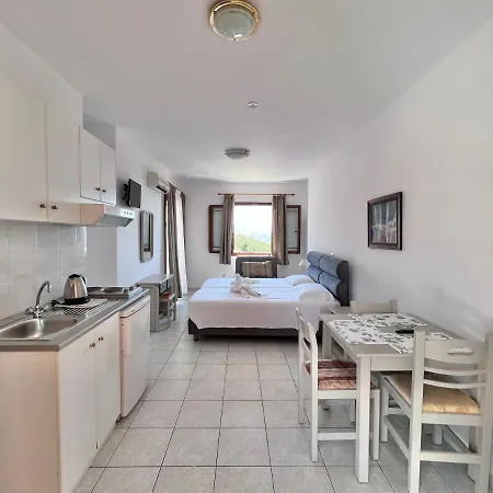 Aristomenis Lägenhetshotell 4*