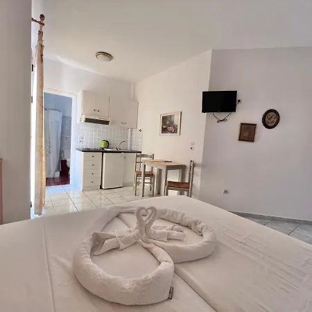 Aristomenis Lägenhetshotell 4*