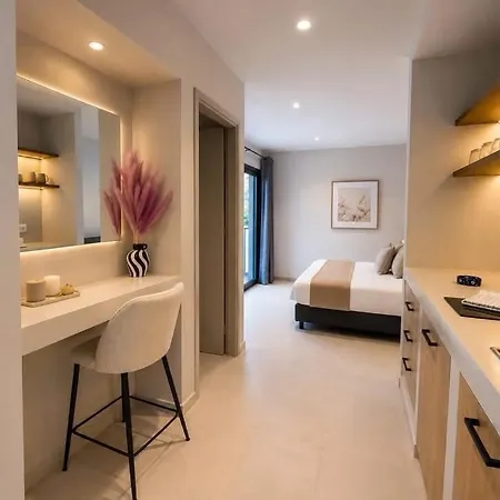Aparthotel Aristomenis Studios 4*