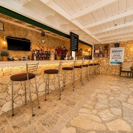 奥利斯通梅斯公寓酒店 Vlachata