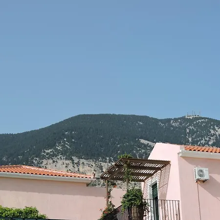 Aristomenis Lägenhetshotell