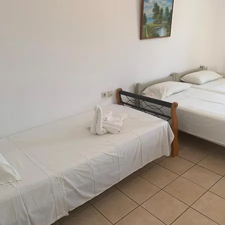 Aristomenis Lägenhetshotell 4*