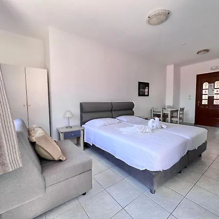 Aristomenis Lägenhetshotell 4*
